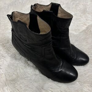 Frye Women's Carson Black Leather Wedge Boot 9.5